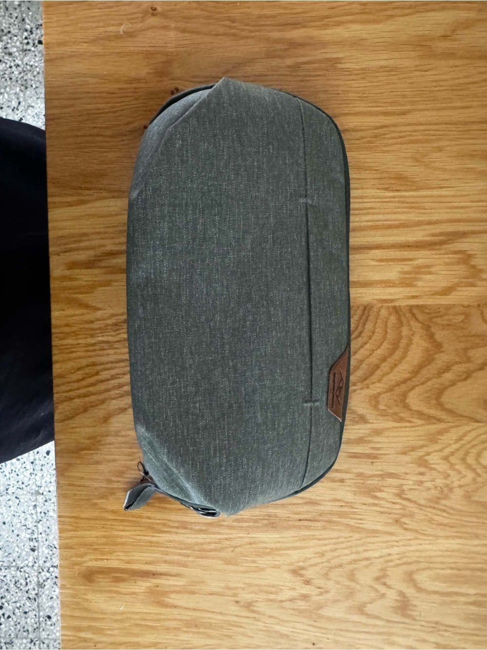 *New without tags* Peak design Travel Toiletry Dopp Kit in Olive Green - Picture 7 of 11